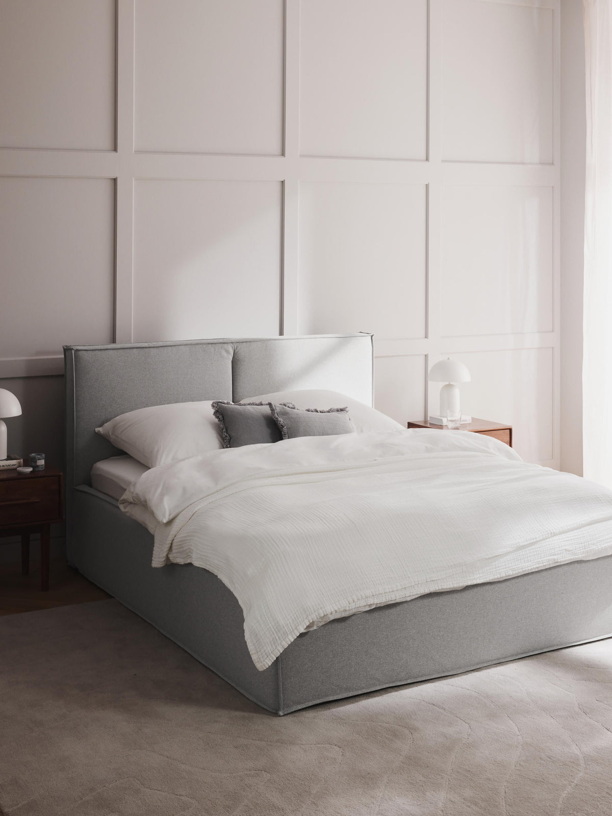 Dreponte Upholstered Bed
