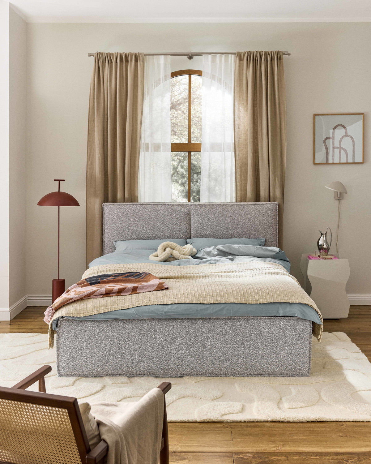 Dreponte Upholstered Bouclé Bed