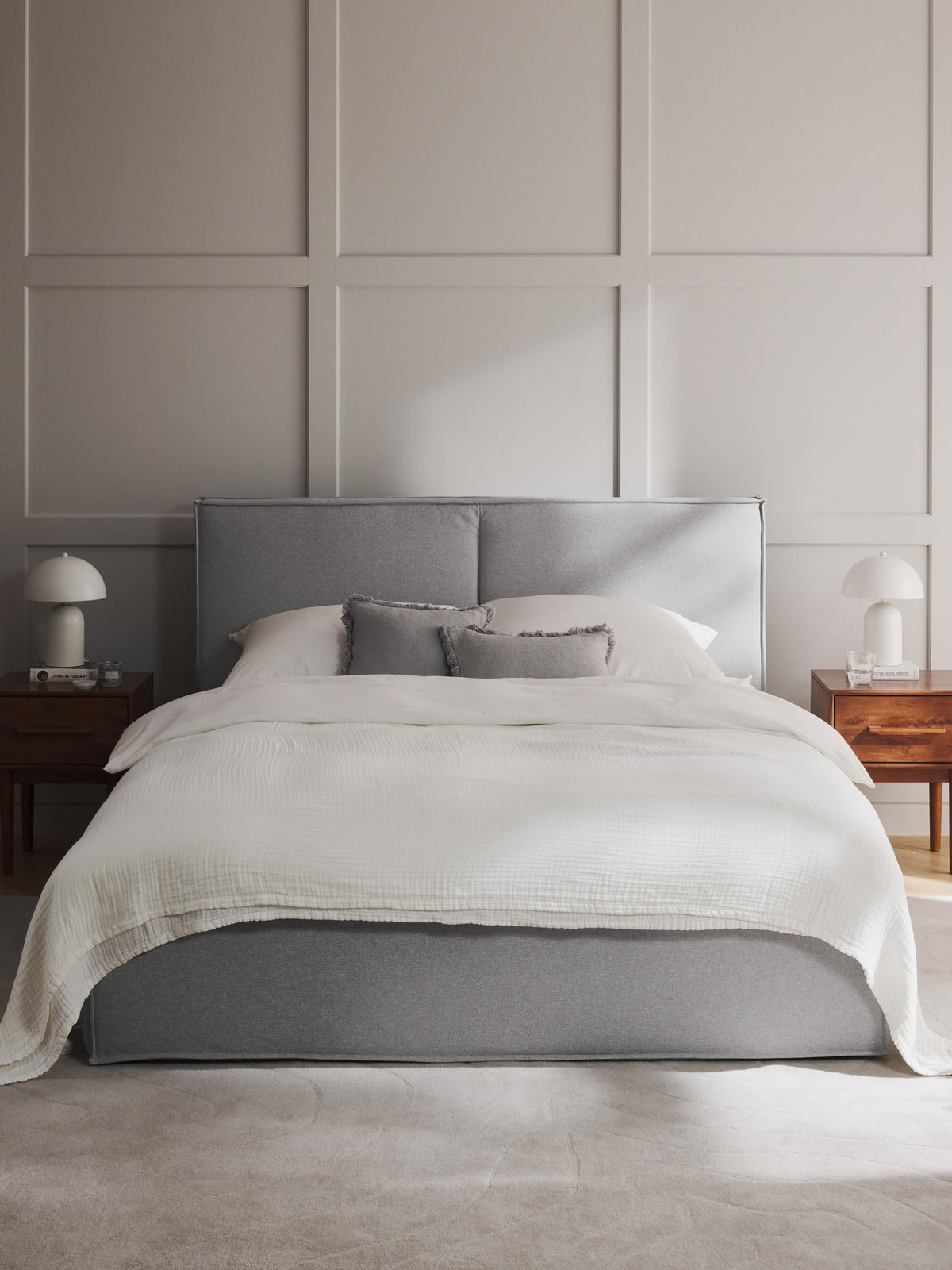 Dreponte Upholstered Storage Bed