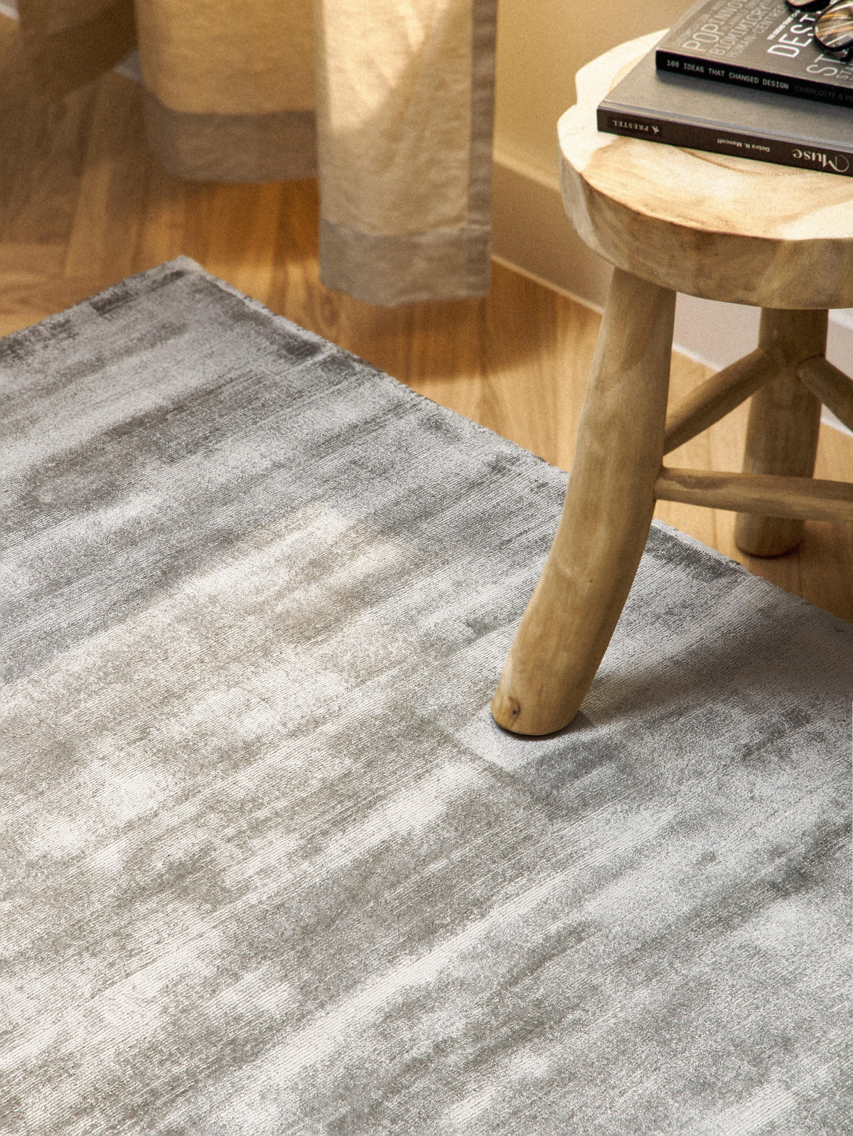 Janoveta Viscose Rug, Hand-Woven