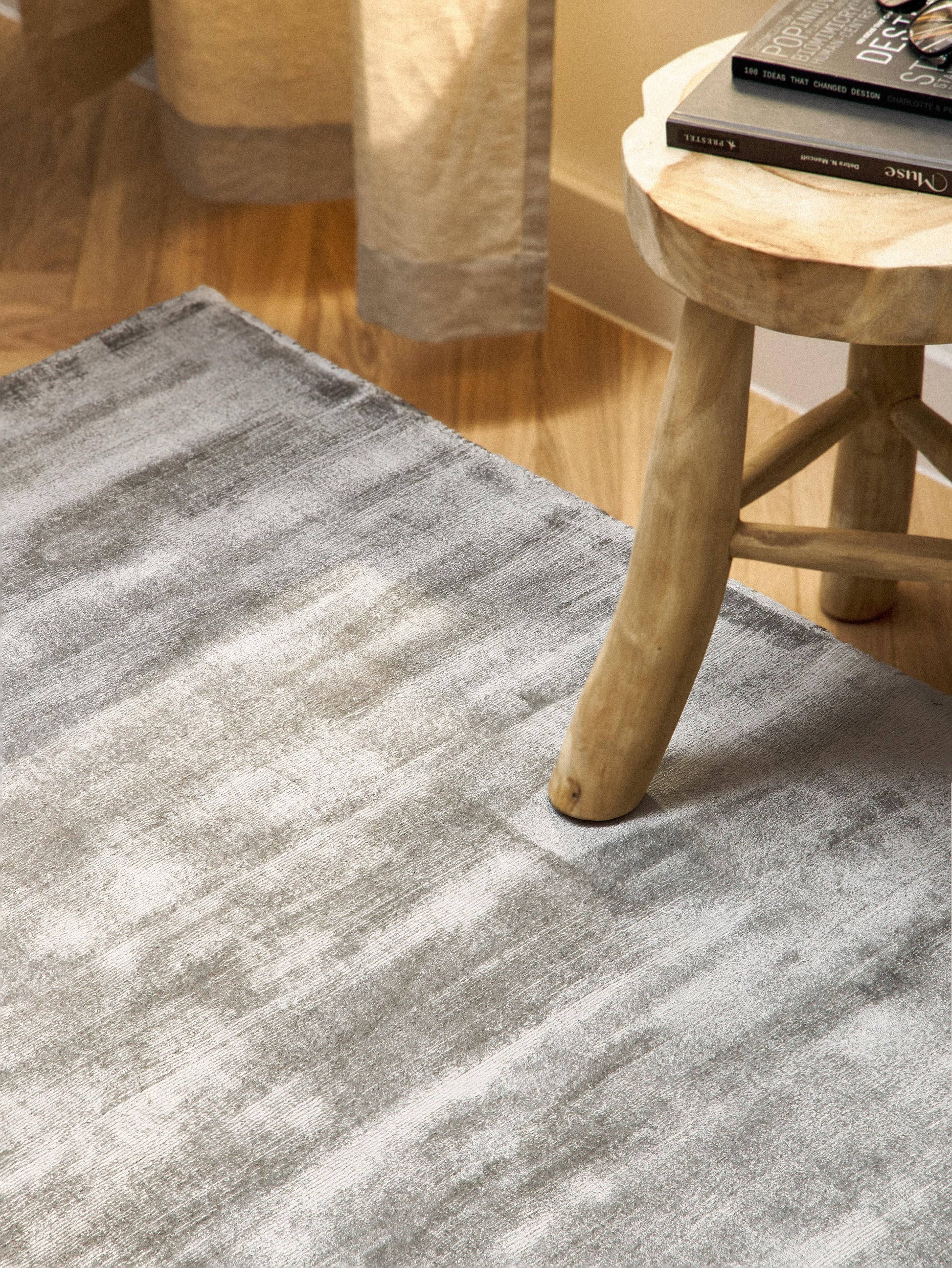 Janoveta Viscose Rug, Hand-Woven