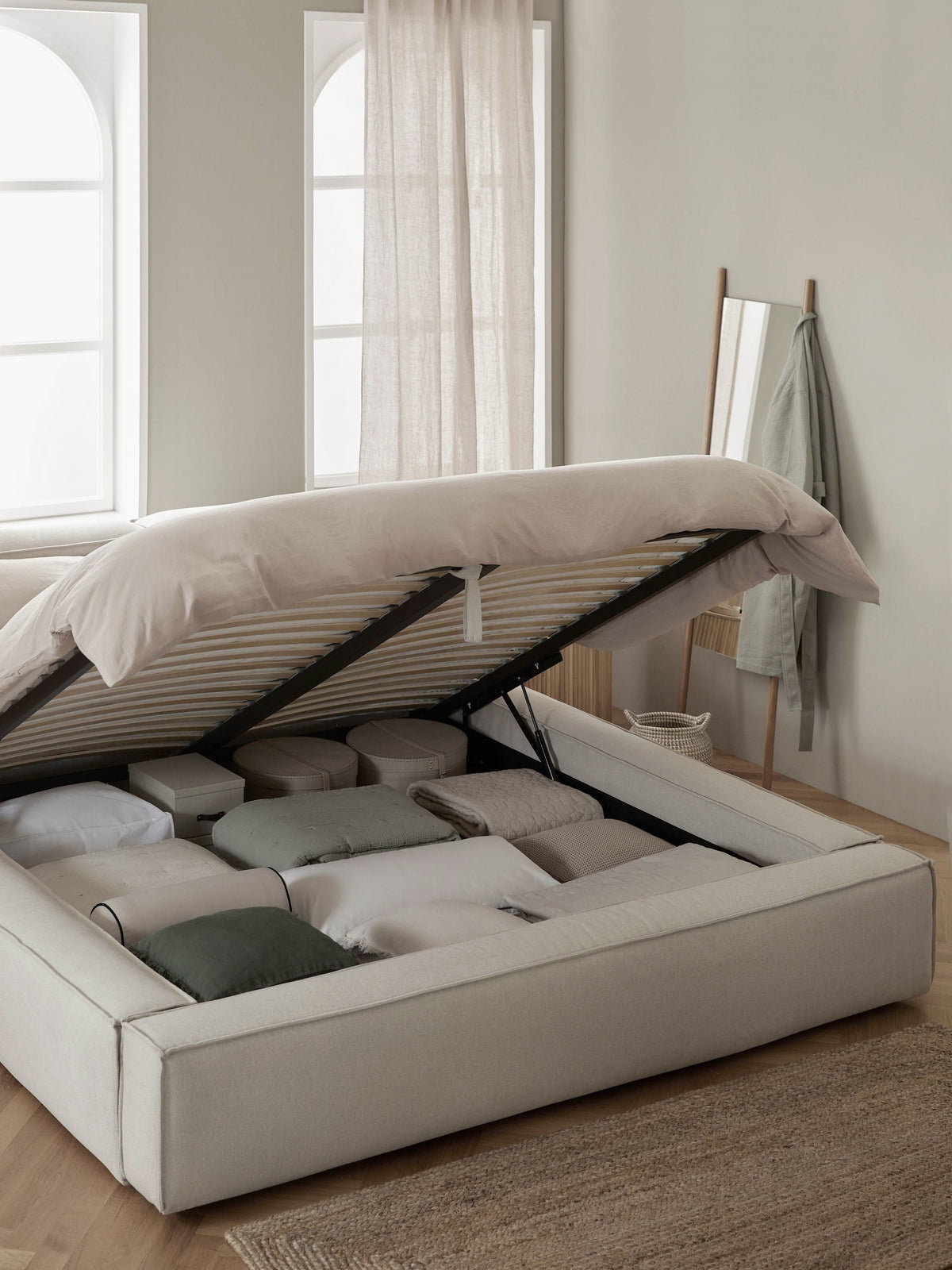 Lenvarro Storage Bed, Upholstered