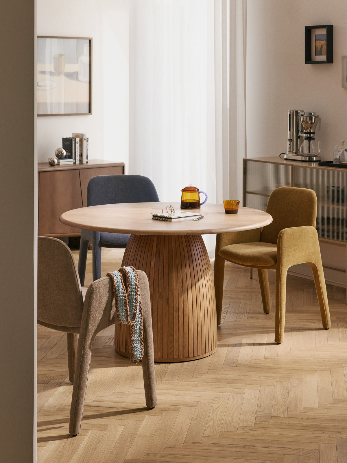 Nelbrezza Dining Table, Round, with Fluted Texture, in Various Sizes