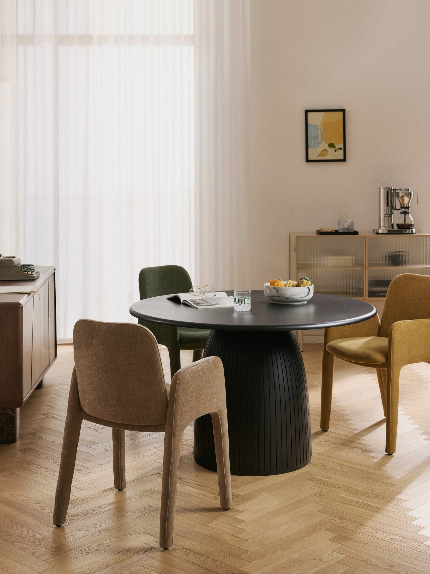 Nelbrezza Dining Table, Round, with Fluted Texture, in Various Sizes