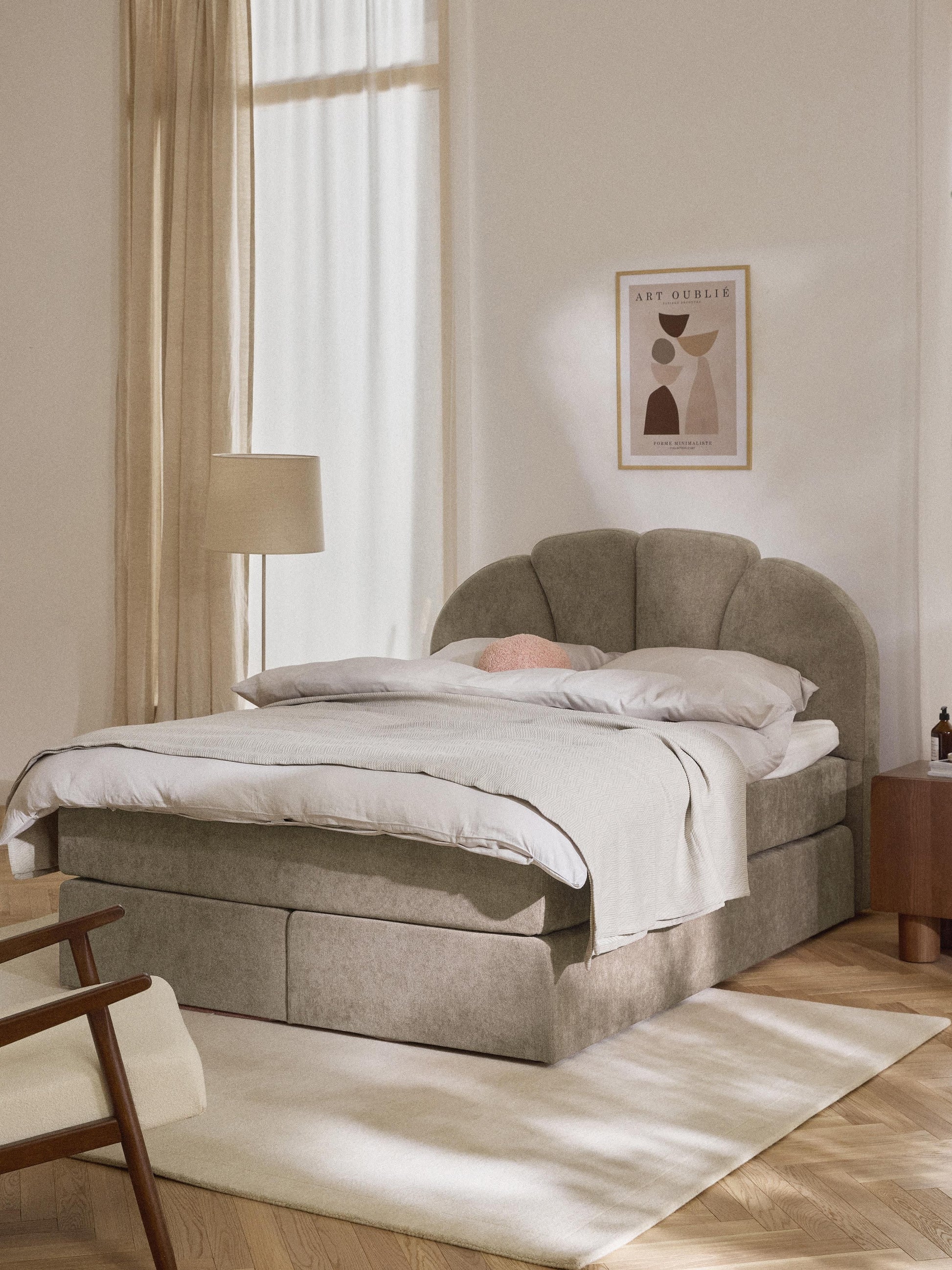 Romfrida Box Spring Bed